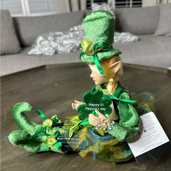 St Patricks Day Elf Leprechaun Doll Shelf sitter/18” GIRL RARE - Picture 5 of 7